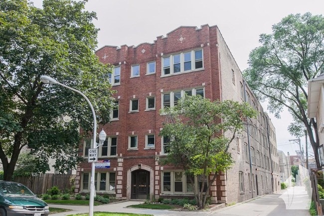 Building Photo - 3915 N Janssen Ave
