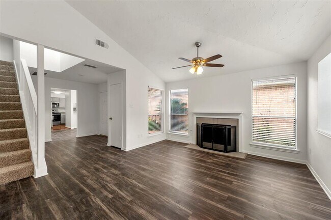 Foto del edificio - 7814 Greenedge Dr