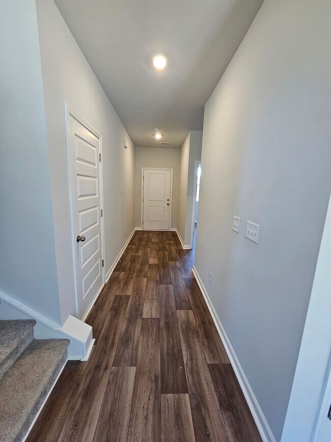 Building Photo - Waterway Commons - 4 Bedroom / Single Car ...