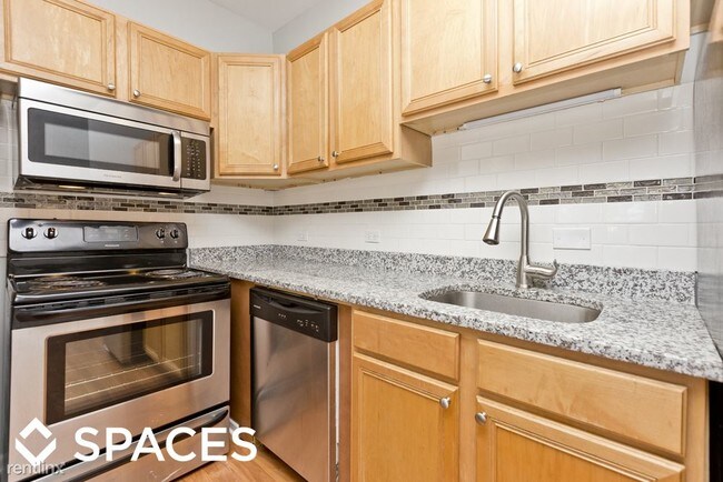 Building Photo - 3631 W Dickens Ave