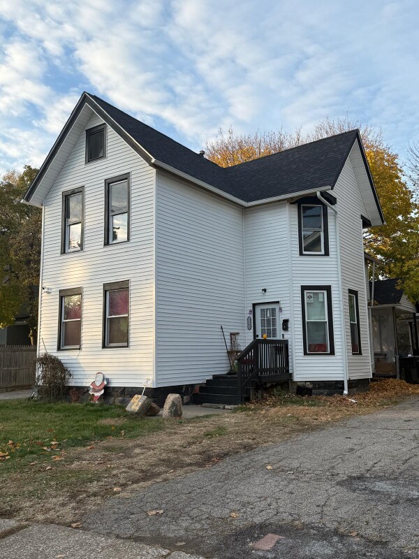 Foto principal - 3202 Bradwell Ave