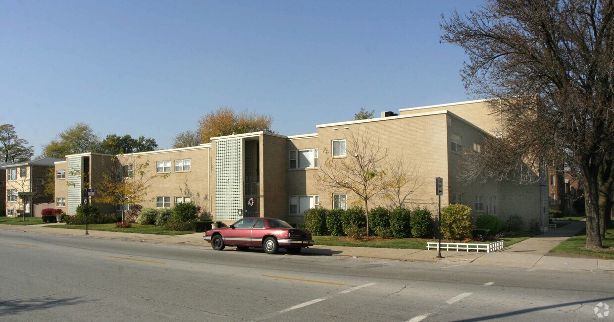 Foto principal - 2440-2444 W 111th St