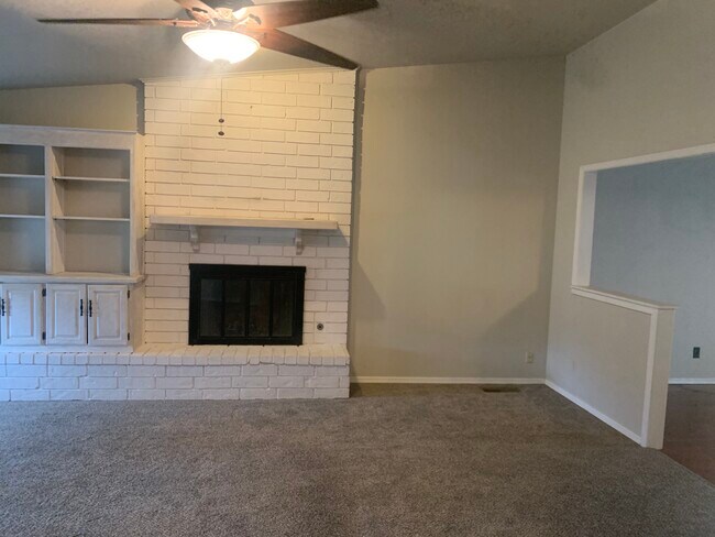 Building Photo - 2305 Heritage Trl