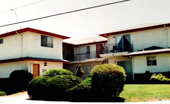 Primary Photo - 902 Tamarack Ln