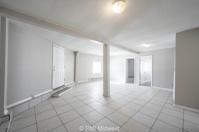 Building Photo - "Charming 2-Bed Oasis in New Palestine - Cozy 800 Sq Ft Retreat!"