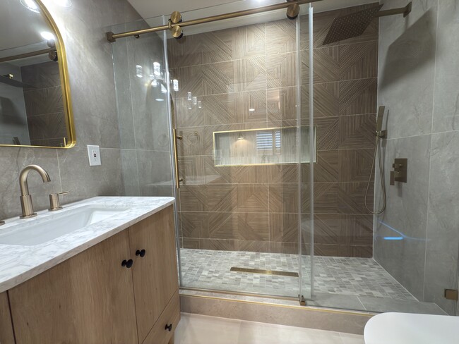 Building Photo - 114 S Emerald Pl