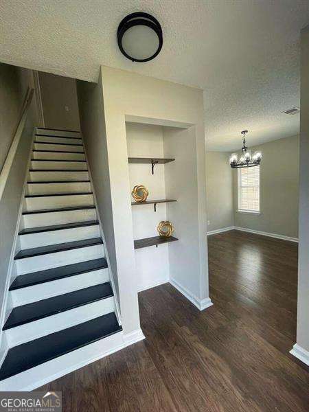 Foto del edificio - 2200 Burdett Ridge Dr