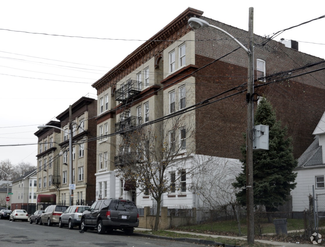 Primary Photo - 74-76 N 9th St