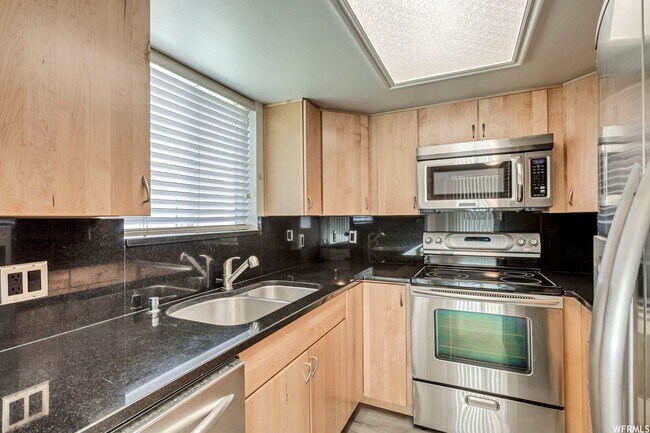 Foto del edificio - AWESOME GROUND FLOOR CONDO IN OREM