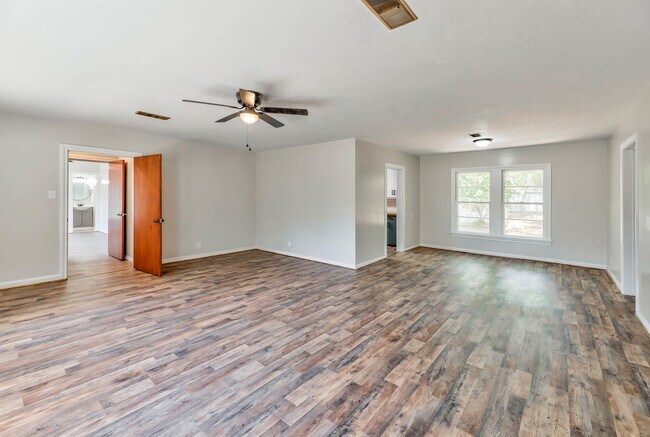 Foto del edificio - 104 N Pecan St