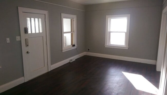 Building Photo - 115 N Covell Ave