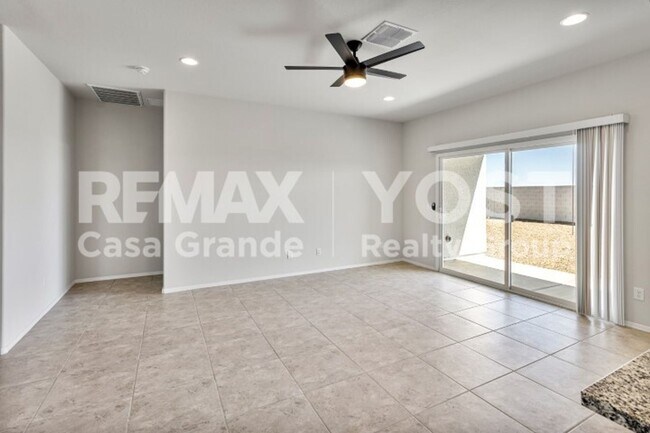 Foto del edificio - Modern Home with Granite, Stainless & a Backyard Built for Arizona Living