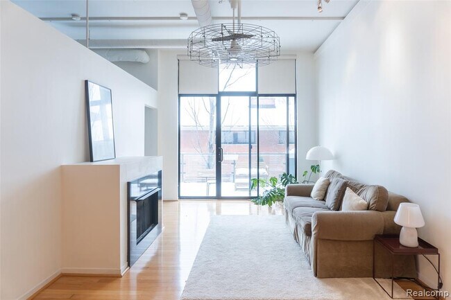 Foto del edificio - 100 N Center St