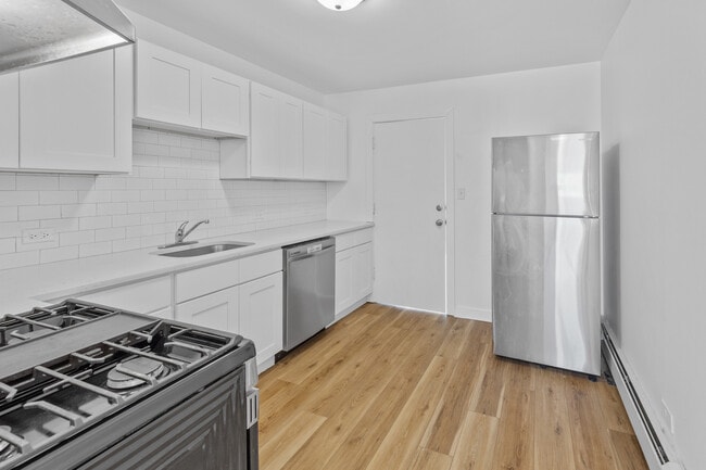 Building Photo - 9606 Golf Terrace