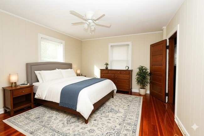 Building Photo - 354 Pond St