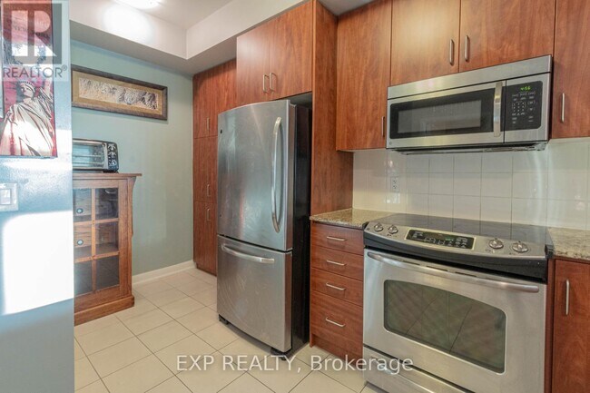 Photo du bâtiment - 205 Sherway Gardens Rd