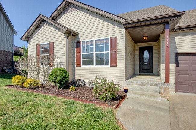 Building Photo - Sweet 3 bed 2 bath.  Cat friendly.