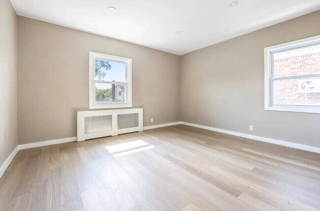 Foto del edificio - 208-12 53rd Ave