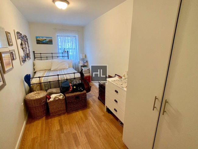 Building Photo - HOYT STREET 2 BED