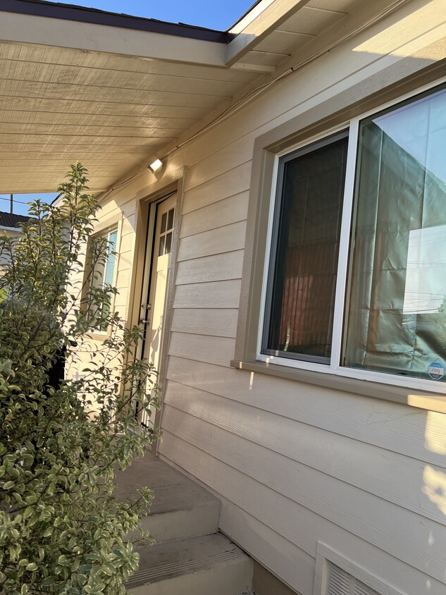 Building Photo - 1905 E Thompson Blvd