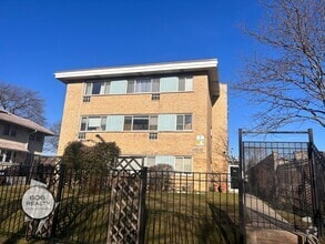Building Photo - 1408 W Juneway Terrace