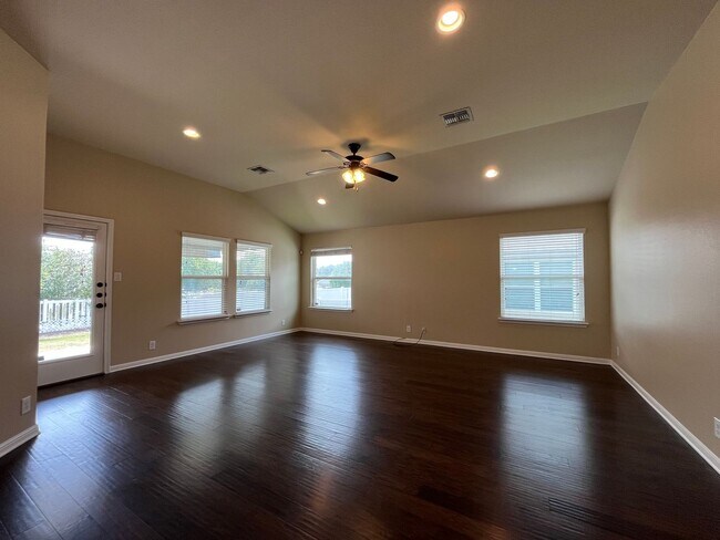 Building Photo - Upgraded Home in Pflugerville's Highland Park