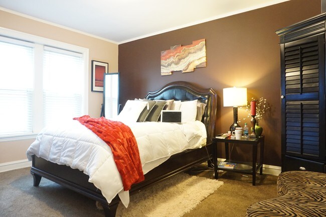 Interior Photo - 5800 W Adams St