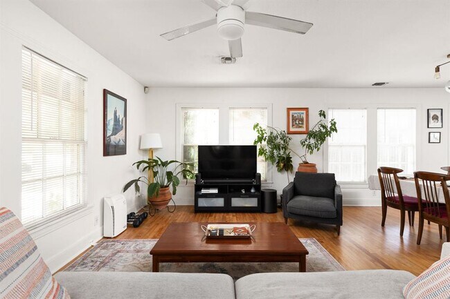 Building Photo - 5405 Sunshine Dr
