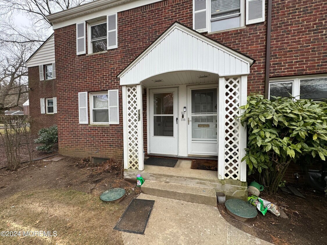 Primary Photo - 137 Manor Dr