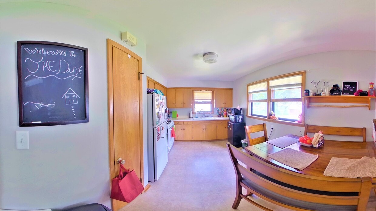 Primary Photo - 879 Clayland St