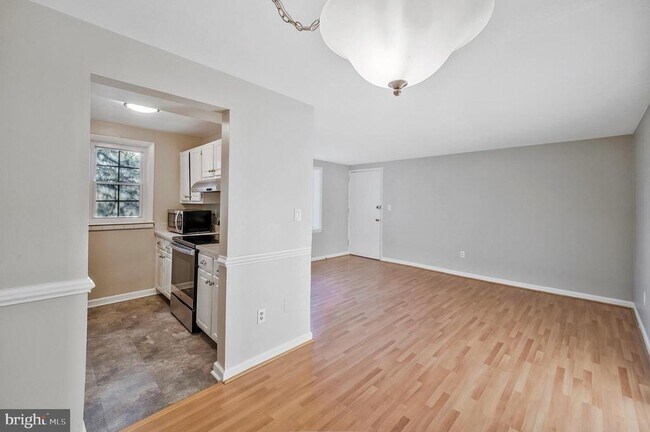 Foto del edificio - 704 S Arlington Mill Dr