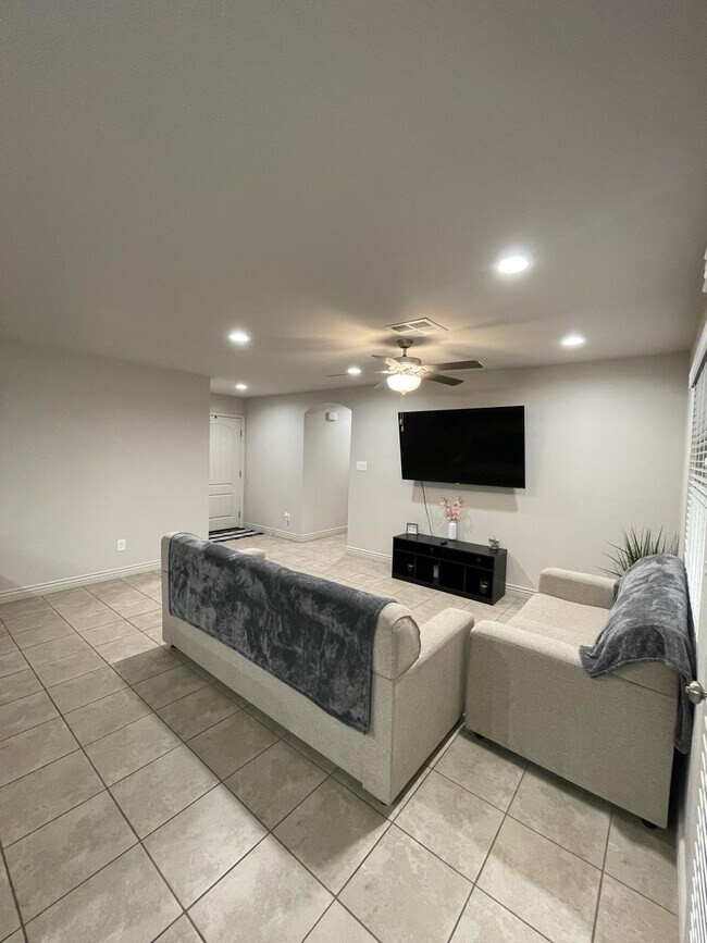 Foto del edificio - 10123 E 34th St