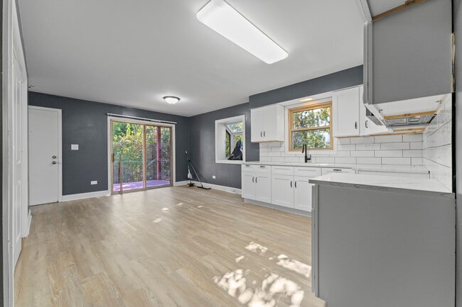 Building Photo - 760 E North Broadway St