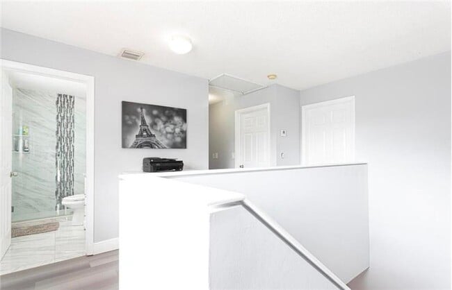 Building Photo - 331 Cypress Way W