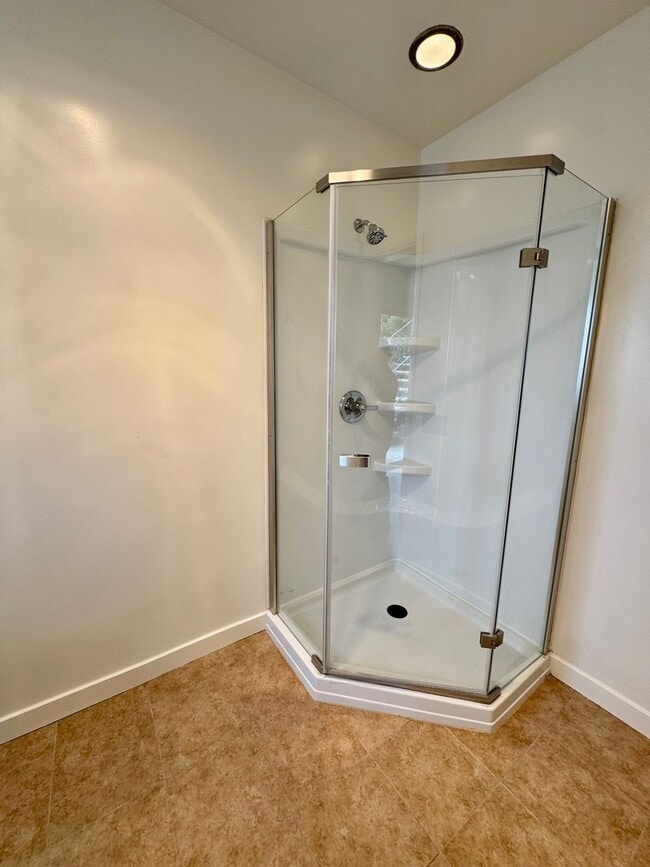 Building Photo - Great Santa Monica Location! Walking Dista...