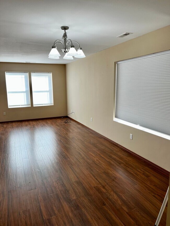 Foto del edificio - Desirable home in McCormick Ridge.