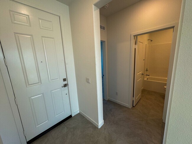Building Photo - Brand New 5 bedroom Murrieta home for LEASE!