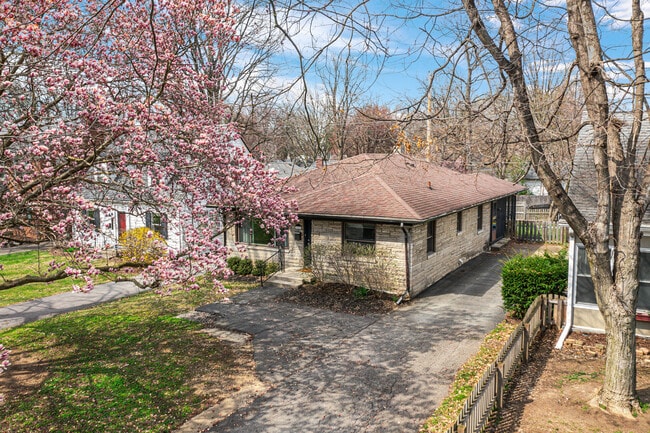 Building Photo - 1420 Kessler Blvd E Dr