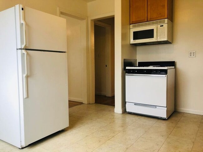 Building Photo - Bankers Hill 1 Bedroom 1 Bath with Downtown San Diego Views