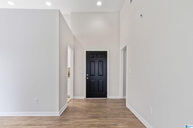 Building Photo - 117 Camden Lake Dr