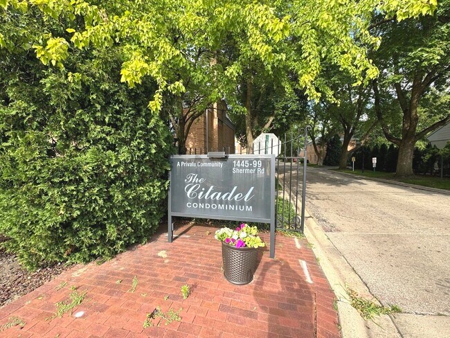 Foto del edificio - 1447 Shermer Rd