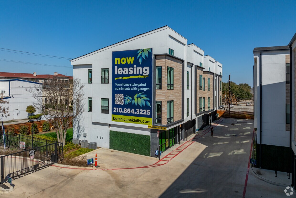 Foto del edificio - Botanica Oak Hills Prop Mgmt LLC