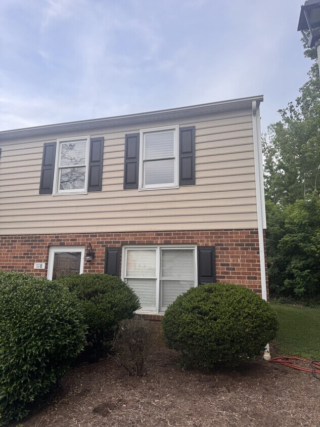 Foto del edificio - 542 Leesville Rd