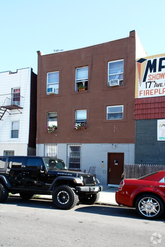 Building Photo - 137 21st St
