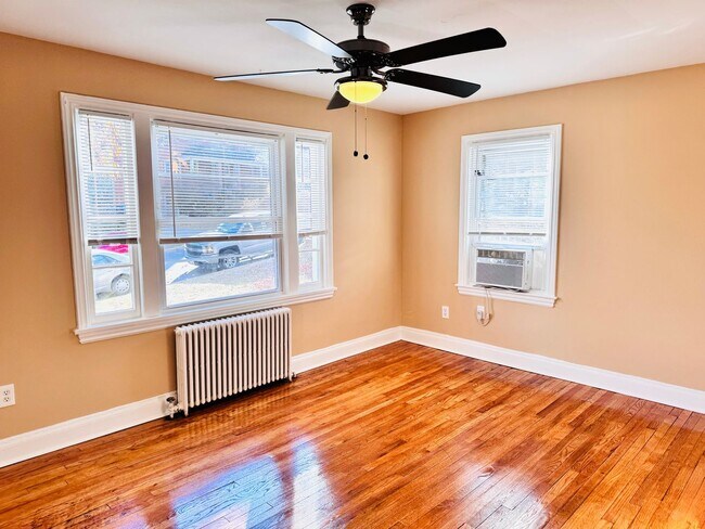 Foto del edificio - 908 Hudson Ave