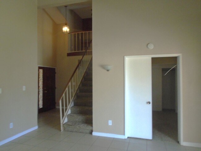 Foto del edificio - CAMPUS PARK . MOVE IN SPECIAL! $2547.50 MO...