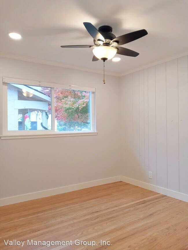 Building Photo - 4 br, 2 bath House - 2481 Whitethorne Dr