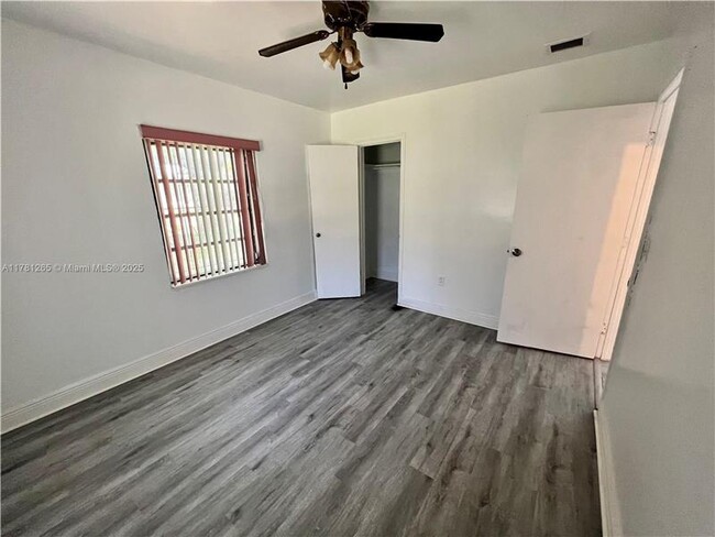 Foto del edificio - 1801 NW 87th St