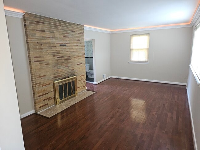 Living room - 9503 Hale Pl