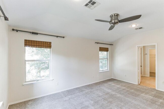 Building Photo - 921 Truman Ln
